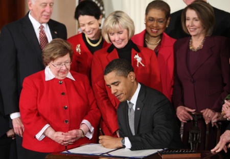 Did Nancy note get the "women wear red" memo? (AP/Ron Edmonds)